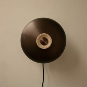 Итальянская настенная лампа Reverse от Audo