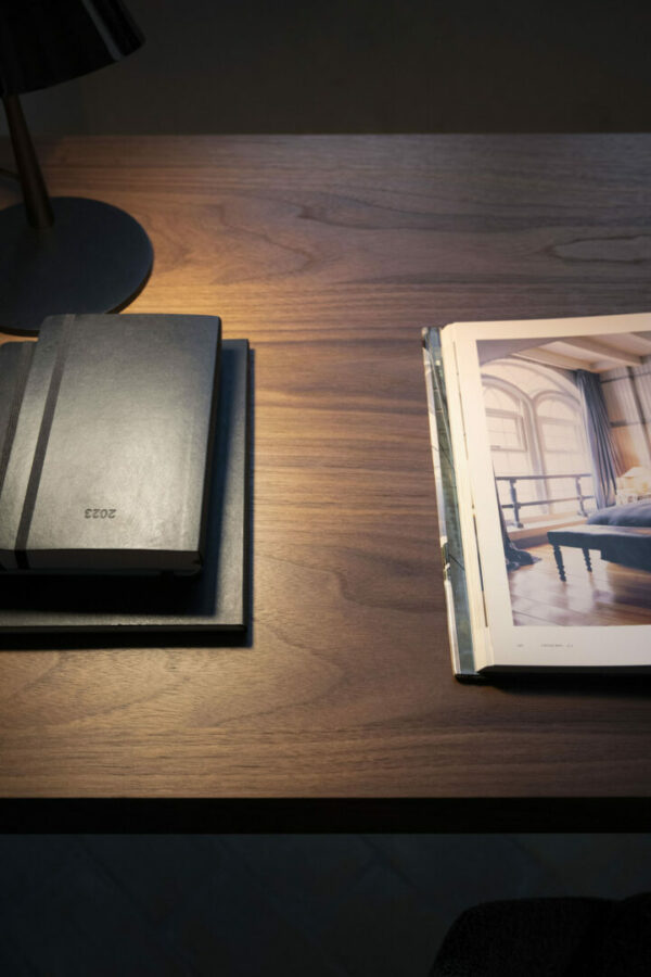 Итальянский письменный стол CUBIK от Conte Casa