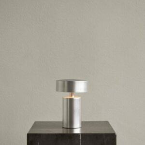 Итальянская настольная лампа Column от Audo