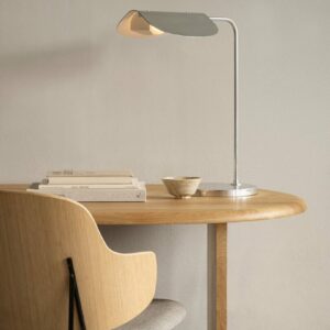 Итальянская настольная лампа Wing от Audo