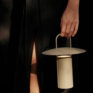 Итальянская настольная лампа Ray от Audo