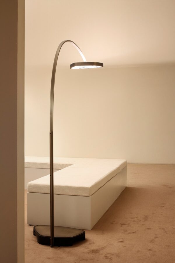 Итальянский напольный торшер Pluma 2