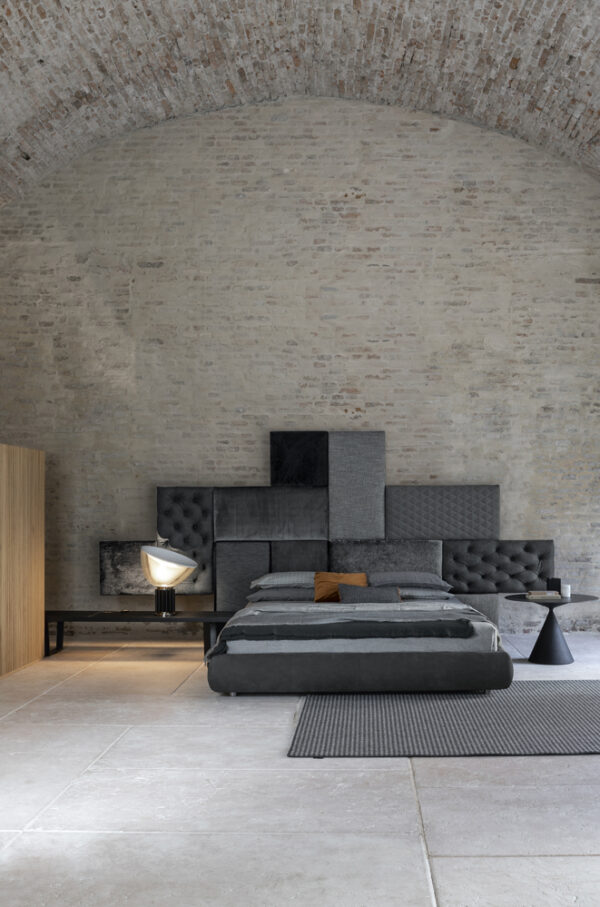 Итальянская кровать WALL PANELS 3